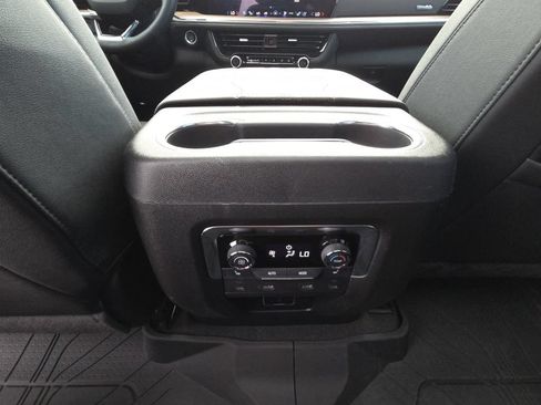 Used 2025 Chevrolet Tahoe High Country AWD/4WD image 31