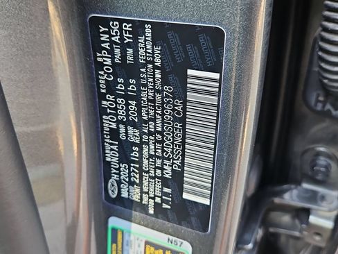 Used 2025 Hyundai Elantra SEL FWD image 36