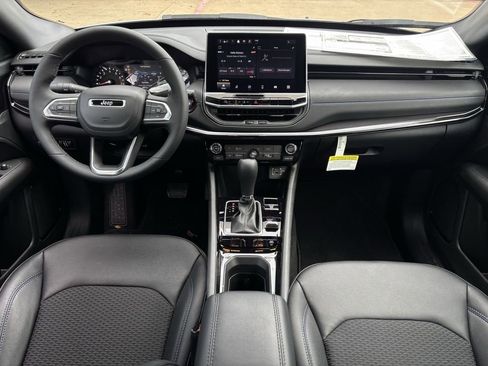 New 2026 Jeep Compass Latitude image 9