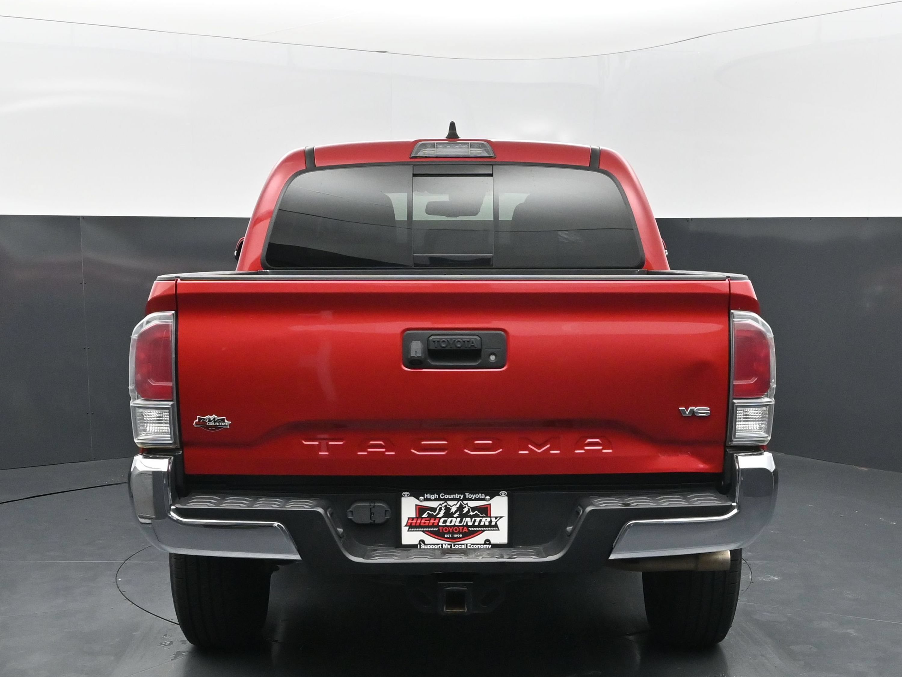 Used 2021 Toyota Tacoma TRD Off-Road RWD image 5