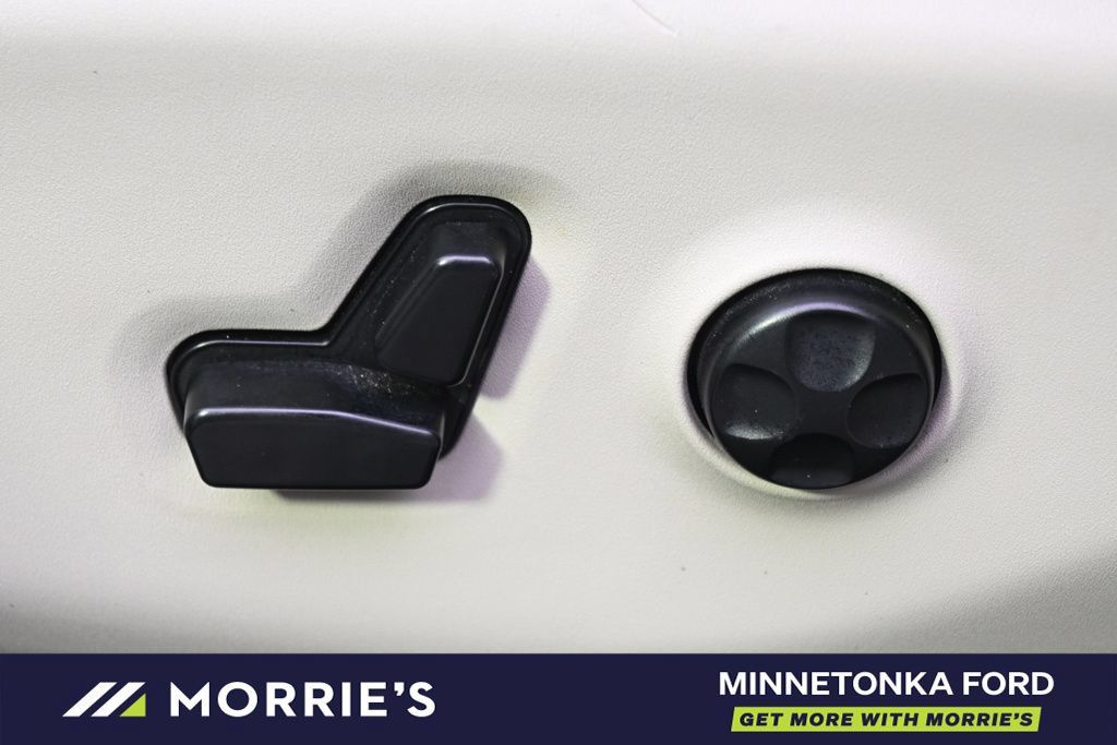 Used 2017 Chrysler Pacifica Limited FWD image 13