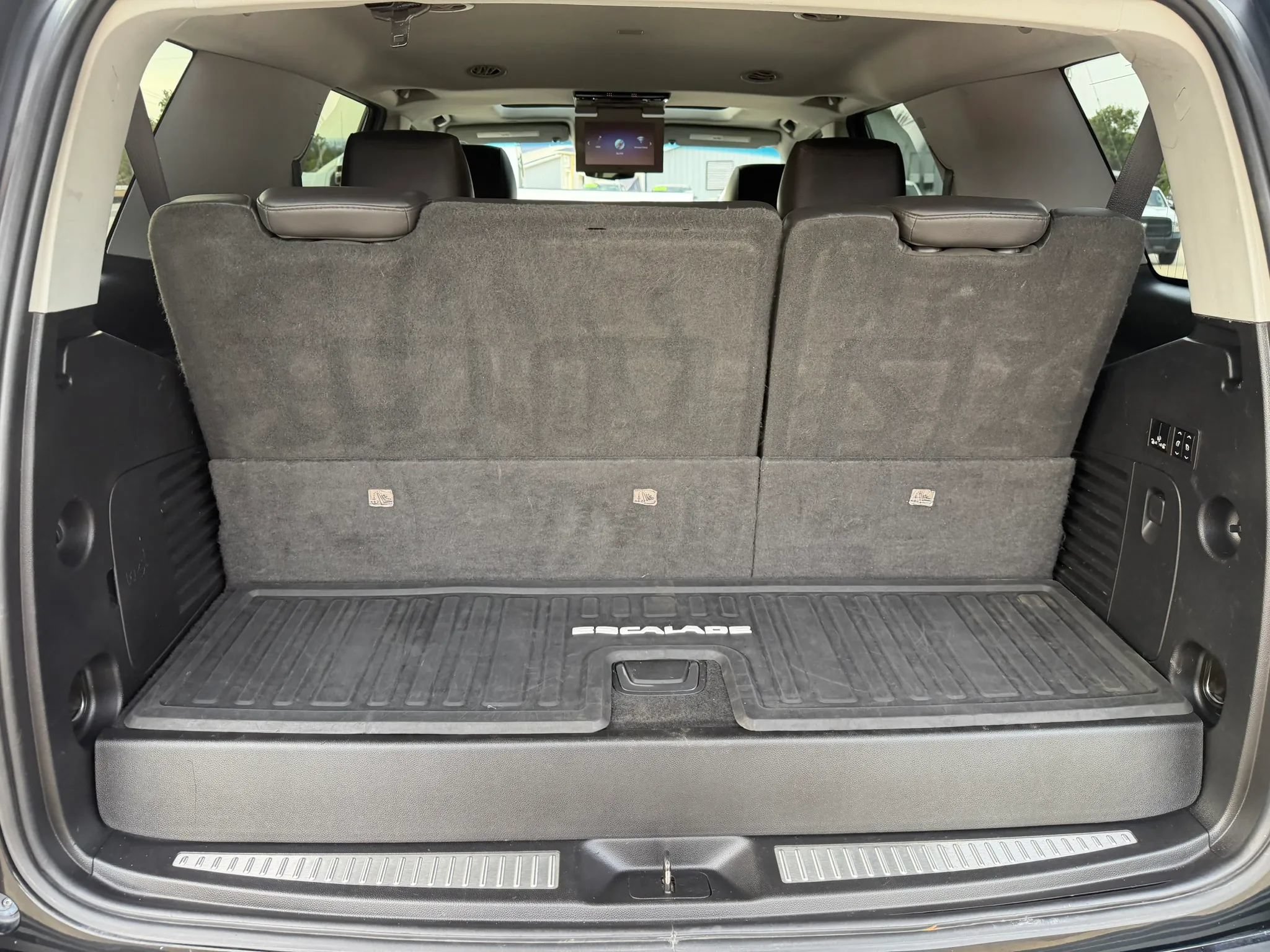 Used 2019 Cadillac Escalade Luxury AWD/4WD image 44