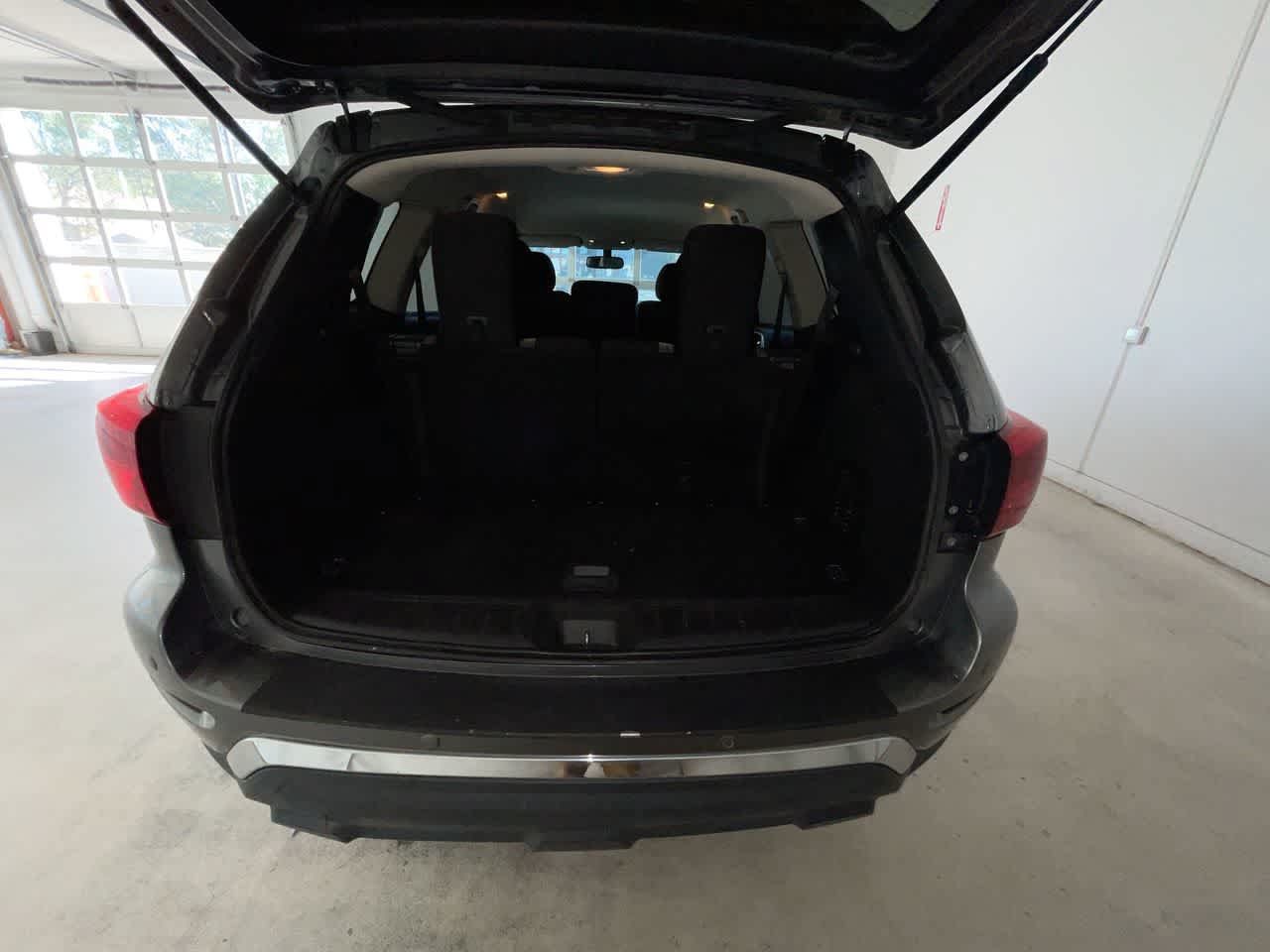 Used 2020 Nissan Pathfinder SV AWD/4WD image 23