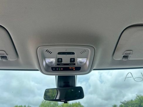 Used 2019 Chevrolet Traverse Premier w/ Driver Confidence II Package FWD image 14
