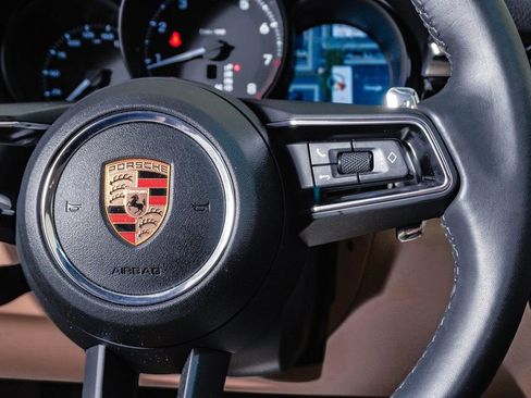 Certified 2025 Porsche Macan image 18