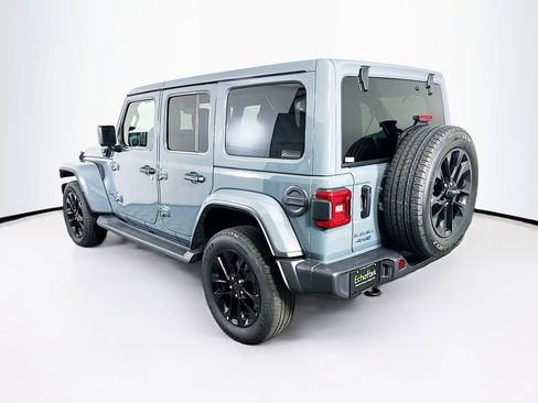 Used 2025 Jeep Wrangler Sahara image 5