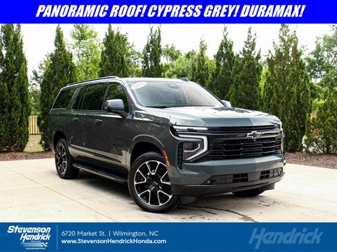 Used 2026 Chevrolet Suburban RST w/ Comfort Package AWD/4WD image 1