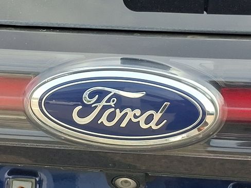 Used 2016 Ford Edge Titanium w/ Technology Package AWD/4WD image 29