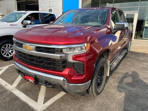 Used 2022 Chevrolet Silverado 1500 LT AWD/4WD image 1
