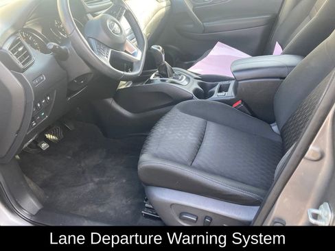 Used 2020 Nissan Rogue SV image 12