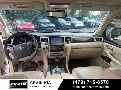 Used 2013 Lexus LX 570 4WD w/ Luxury Pkg image 37