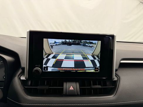 Used 2025 Toyota RAV4 XLE AWD/4WD image 36