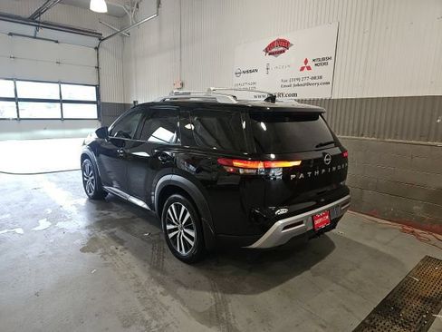 Used 2022 Nissan Pathfinder Platinum w/ Cargo Package AWD/4WD image 5