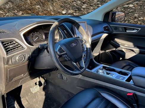 Used 2021 Ford Edge SEL image 11