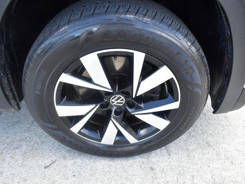 Used 2020 Volkswagen Atlas Cross Sport SE FWD image 34