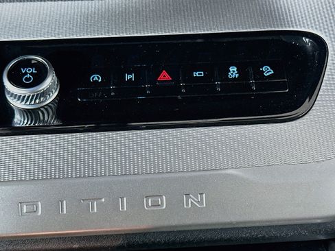 Used 2025 Ford Expedition Active AWD/4WD image 26