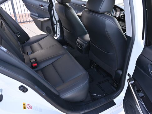 Used 2015 Lexus IS 250 w/ Premium Package RWD image 13