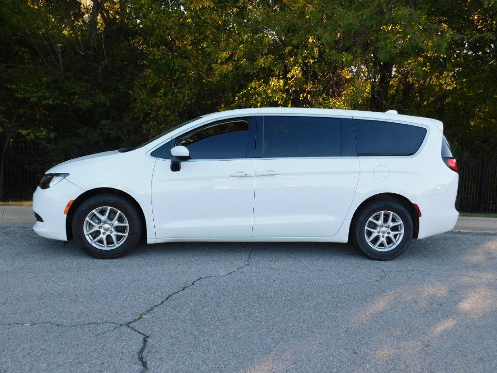 Used 2020 Chrysler Voyager LX w/ Cold Weather Group FWD image 2