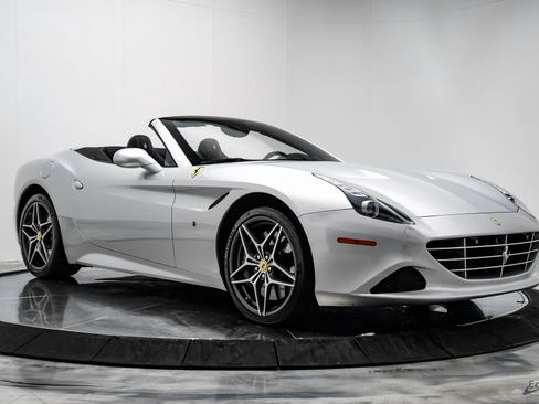 Used 2016 Ferrari California T image 31