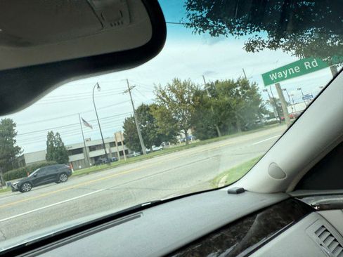 Used 2009 Cadillac DTS w/ Trunk Convenience Package image 36