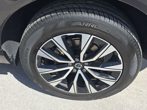 Certified 2023 Volvo XC60 B5 Core image 10