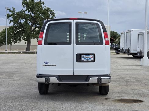 Used 2025 Chevrolet Express 2500 w/ Driver Convenience Package RWD image 6