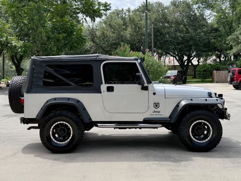 Used 2005 Jeep Wrangler Unlimited AWD/4WD image 13