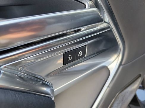 Used 2023 Land Rover Range Rover Autobiography AWD/4WD image 18