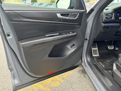 Used 2026 Volkswagen Atlas Cross Sport SEL Premium R-Line w/ MDO Package AWD/4WD image 32