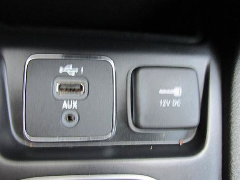 Used 2020 Jeep Cherokee Trailhawk w/ Cold Weather Group AWD/4WD image 14