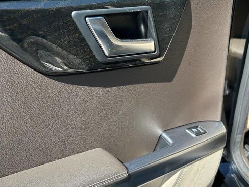 Used 2015 Mercedes-Benz GLK 350 2WD image 39