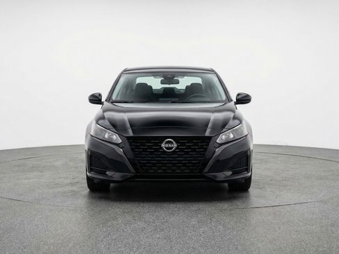 Used 2025 Nissan Altima 2.5 SV FWD image 2
