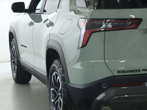 Used 2025 Chevrolet Equinox ACTIV w/ Safety and Technology Package image 40