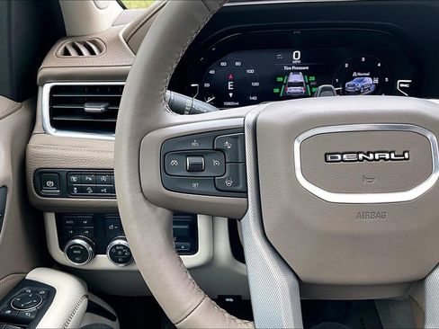 Used 2024 GMC Yukon XL Denali w/ Denali Reserve Package AWD/4WD image 11