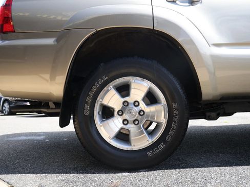 Used 2007 Toyota 4Runner SR5 AWD/4WD image 9