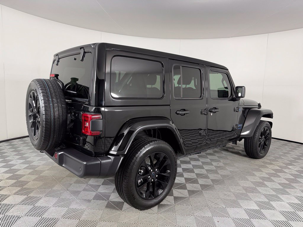 Used 2025 Jeep Wrangler Unlimited Sahara w/ Safety Group AWD/4WD image 7