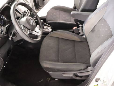 Used 2019 Nissan Kicks SV image 10