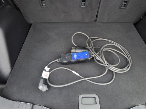 Used 2024 Ford Escape SE image 12