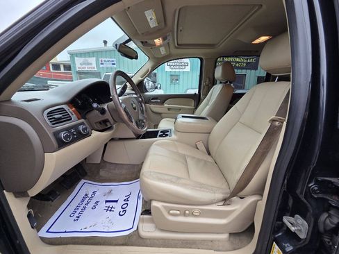 Used 2012 Chevrolet Suburban LT w/ Luxury Package AWD/4WD image 18