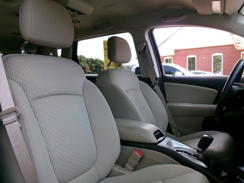 Used 2018 Dodge Journey SXT w/ Safe & Sound Group FWD image 22