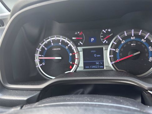 Used 2017 Toyota 4Runner Limited AWD/4WD image 31