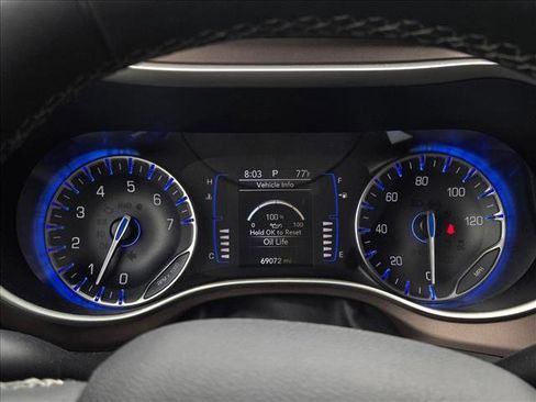 Used 2023 Chrysler Voyager LX FWD image 10