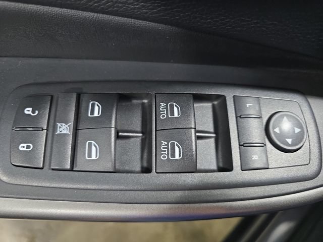 Used 2020 Jeep Cherokee Latitude Plus w/ Cold Weather Group AWD/4WD image 28
