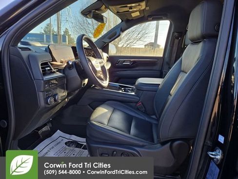 Used 2025 Chevrolet Suburban LT image 2