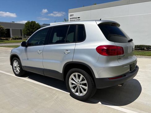 Used 2017 Volkswagen Tiguan Limited w/ Alloy Wheels Package FWD image 6