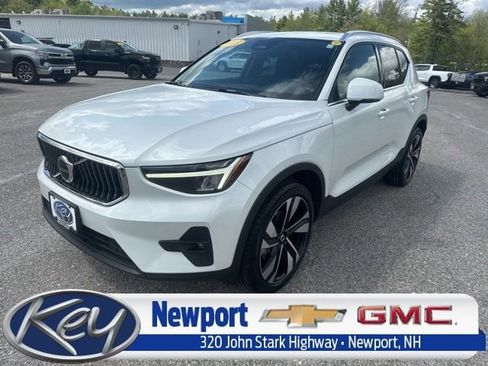 Used 2023 Volvo XC40 B5 Plus w/ Climate Package AWD/4WD image 1