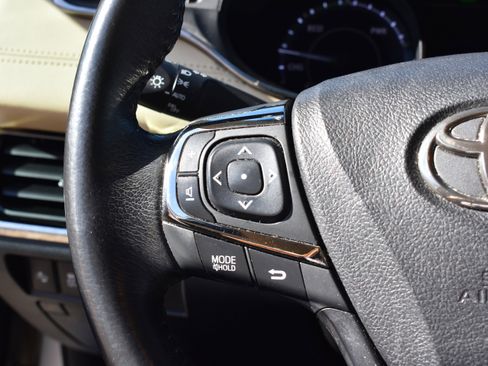 Used 2018 Toyota Avalon XLE Premium image 15