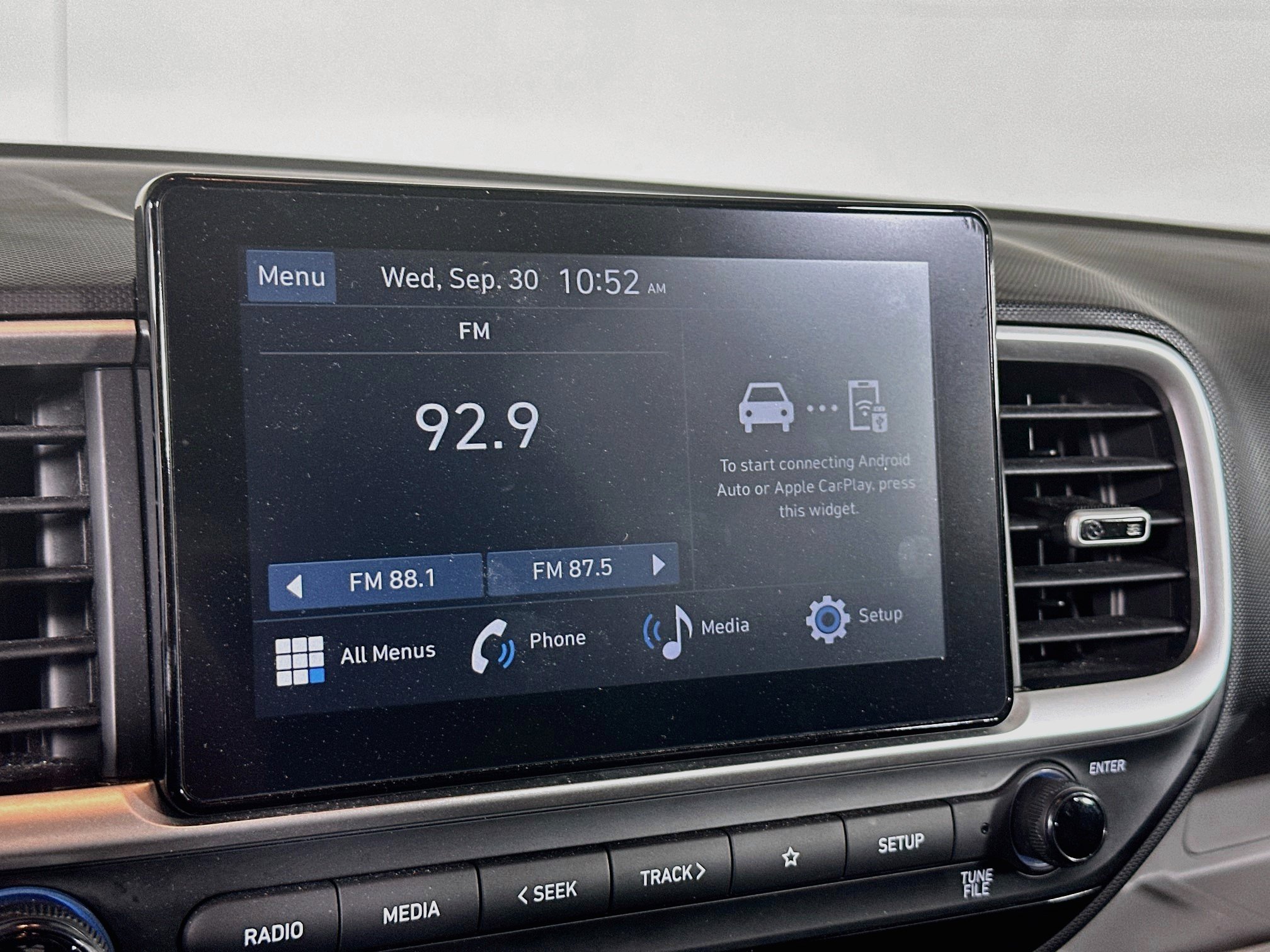 Used 2025 Hyundai Venue SEL FWD image 21