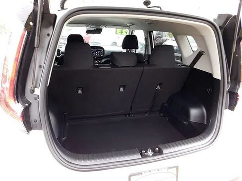 Used 2023 Kia Soul LX w/ Option Group 015 FWD image 6