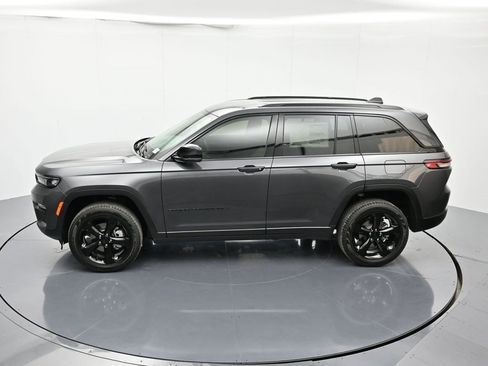 New 2025 Jeep Grand Cherokee Limited w/ Black Appearance Package image 32